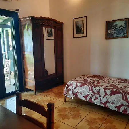 Stella Vineyard לואורדטה